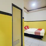 Oyo 92040 Superstar Kost Dan Homestay