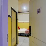 Oyo 92040 Superstar Kost Dan Homestay