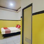 Oyo 92040 Superstar Kost Dan Homestay
