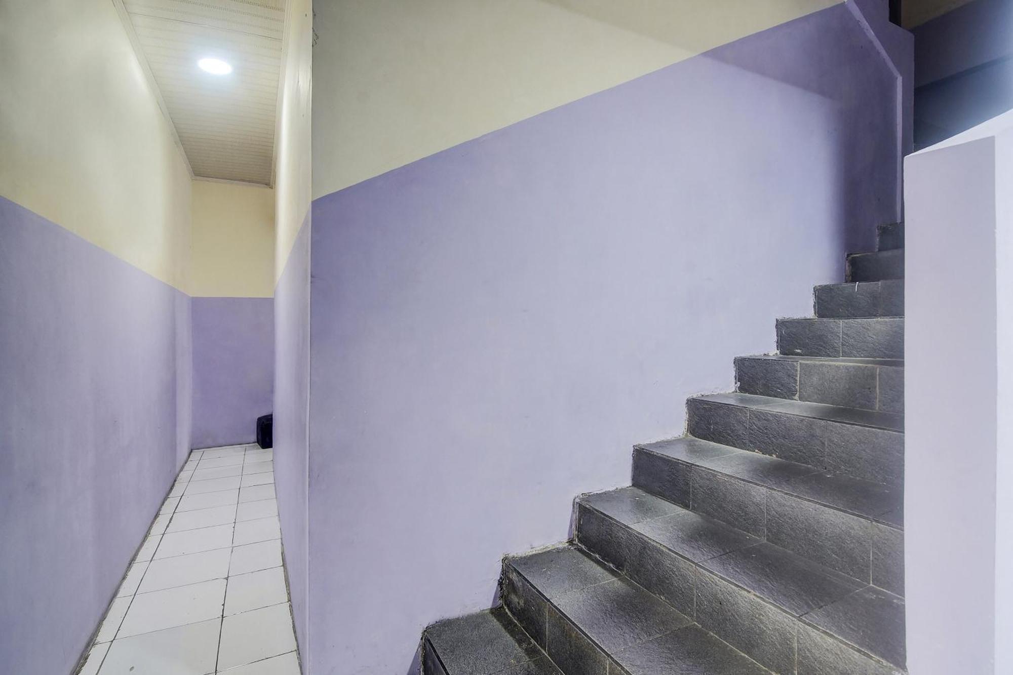 Oyo 92040 Superstar Kost Dan Manado