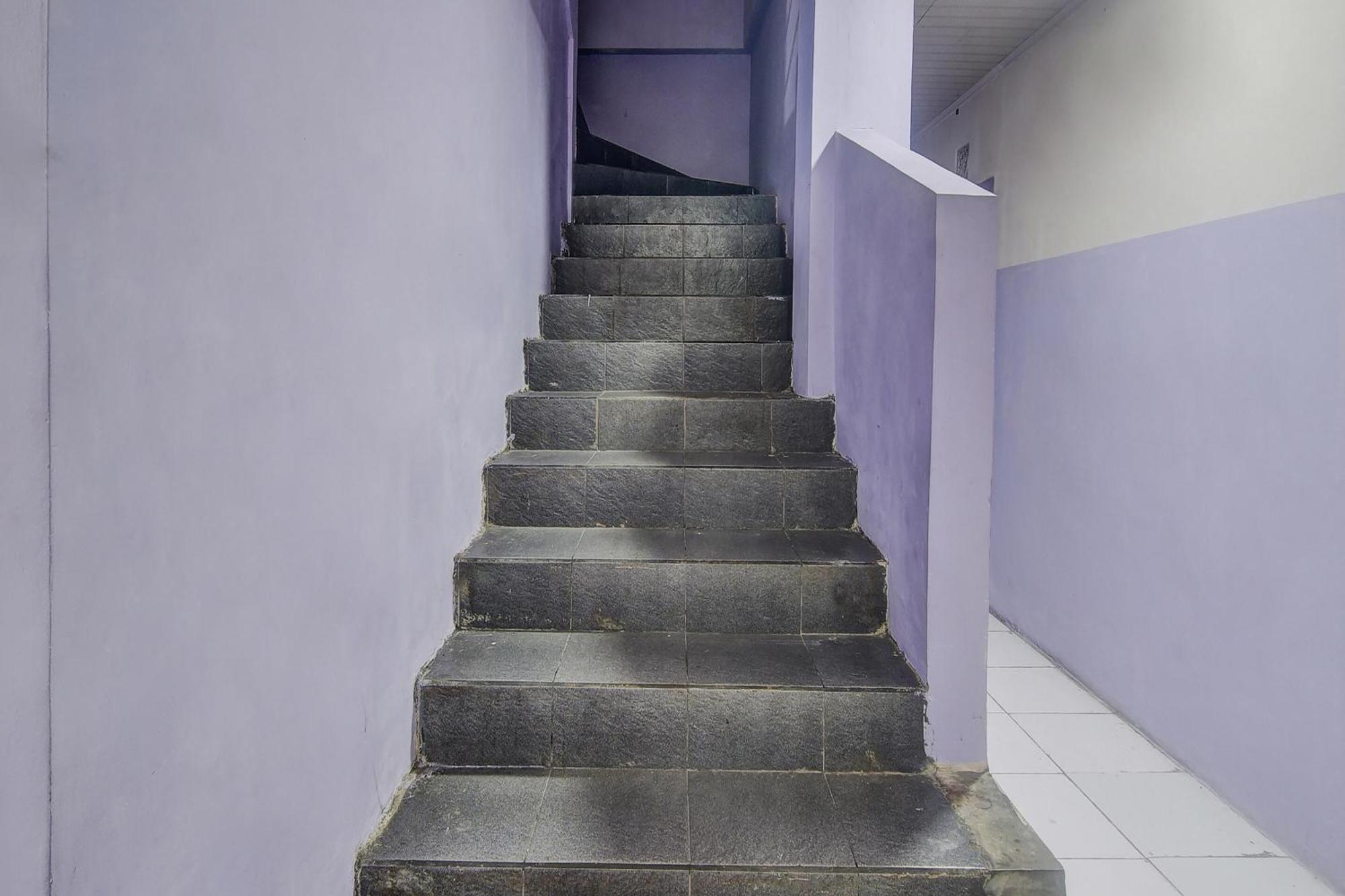 Oyo 92040 Superstar Kost Dan 2* Manado