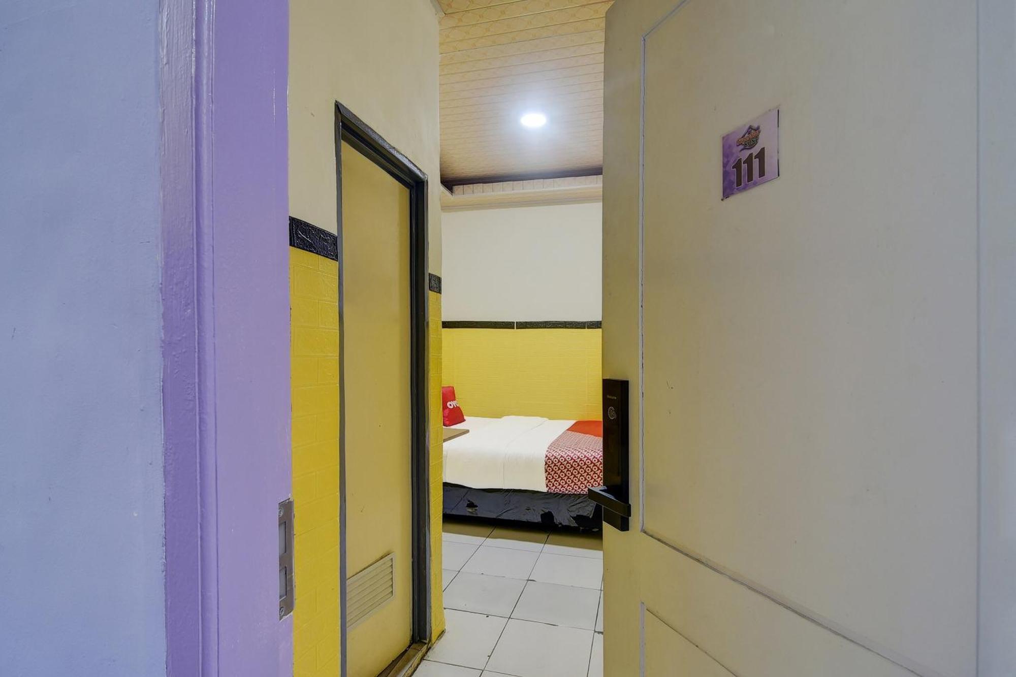 Hotel Oyo 92040 Superstar Kost Dan