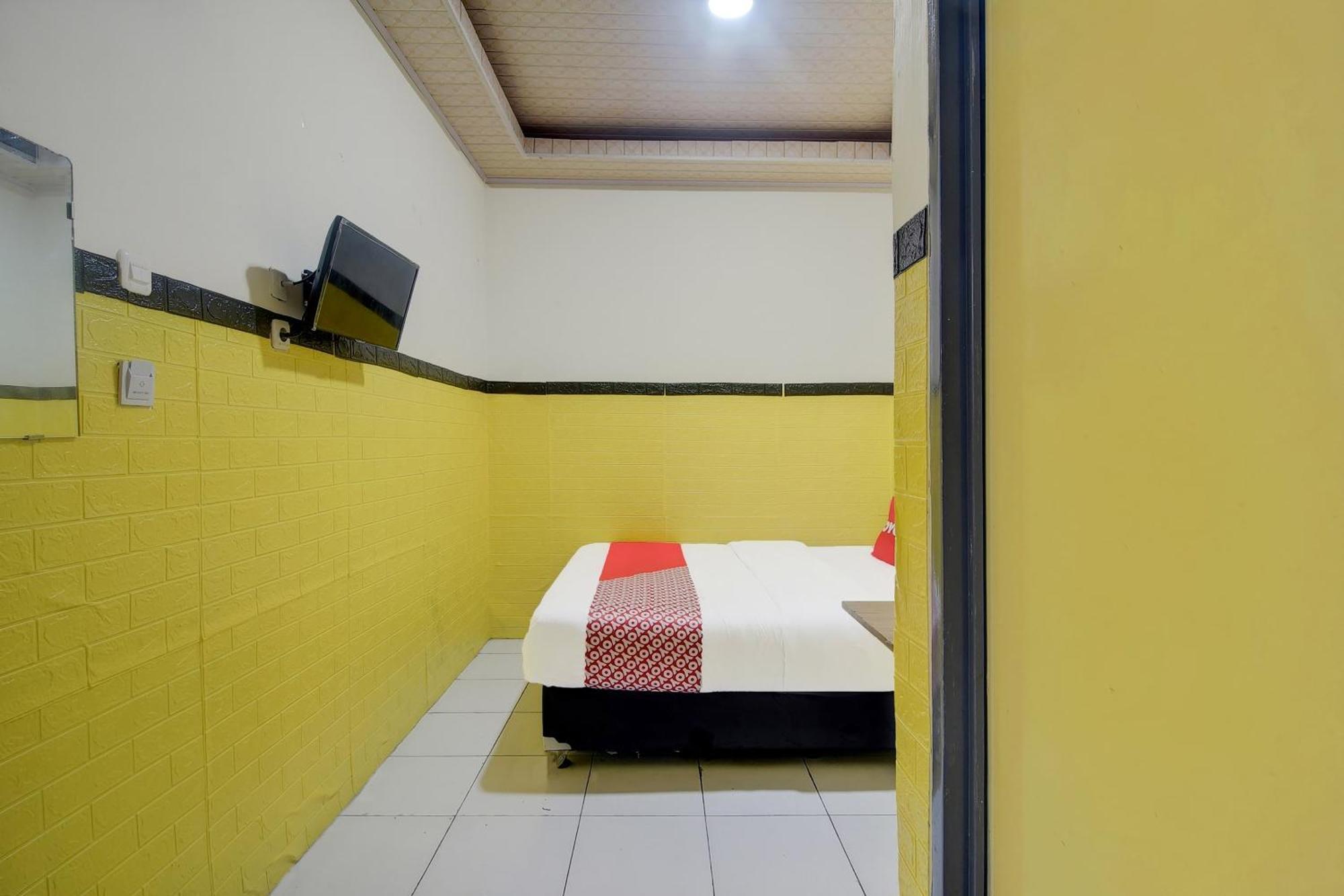 Oyo 92040 Superstar Kost Dan Hotel Manado