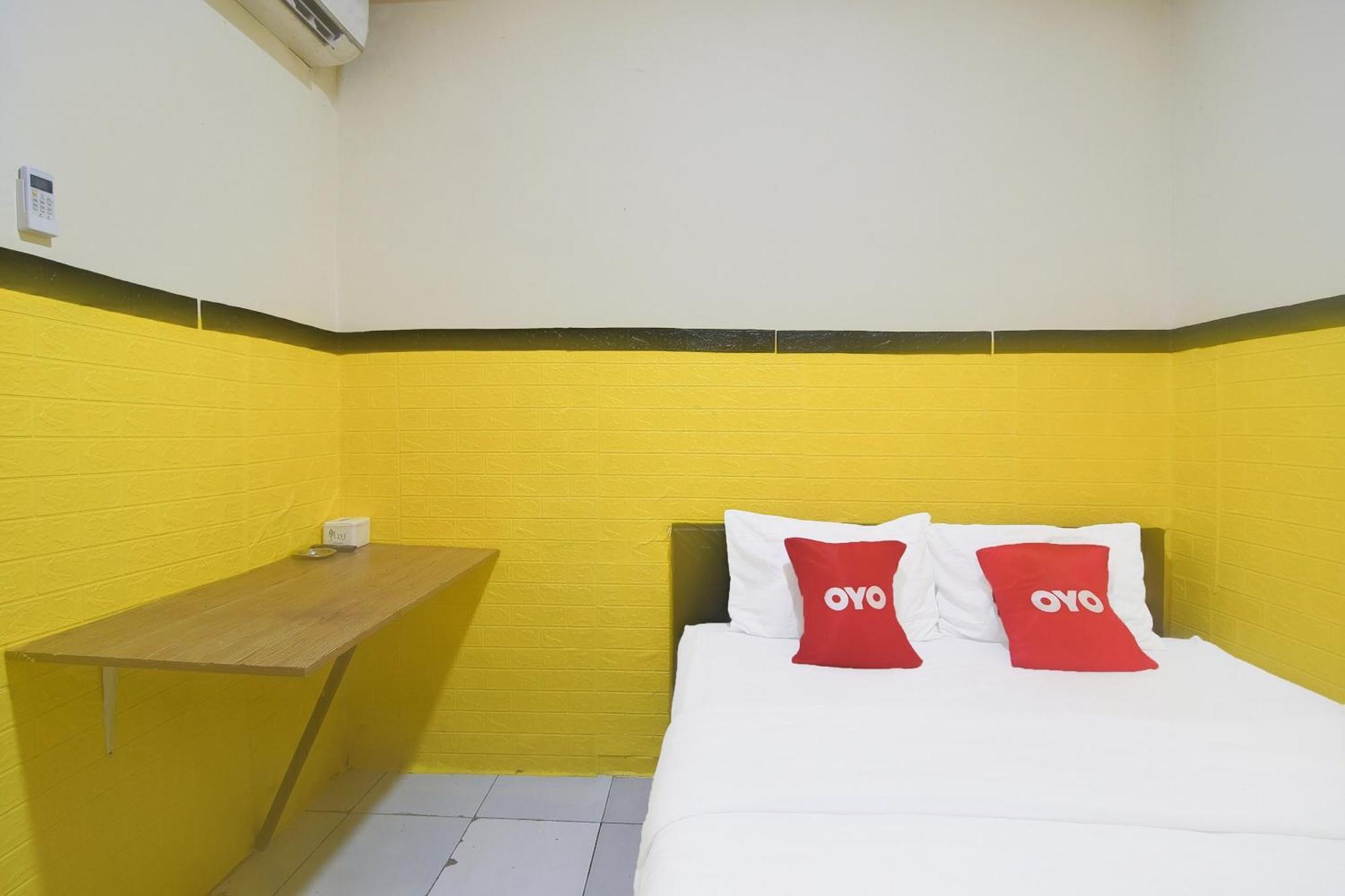 Oyo 92040 Superstar Kost Dan Hotel