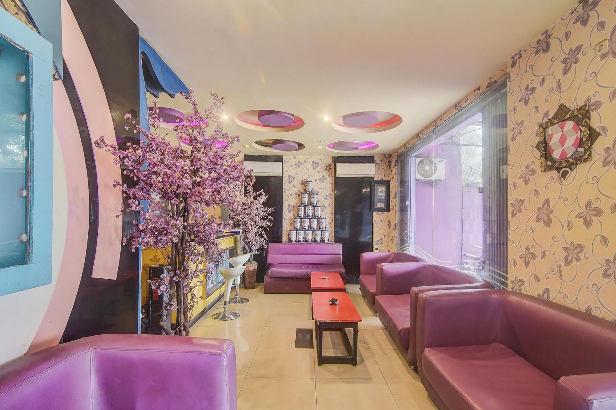 Oyo 92040 Superstar Kost Dan Hotel Manado
