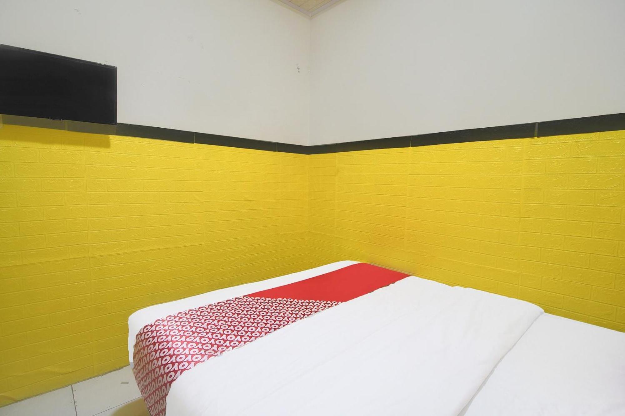 Hotel Oyo 92040 Superstar Kost Dan Manado