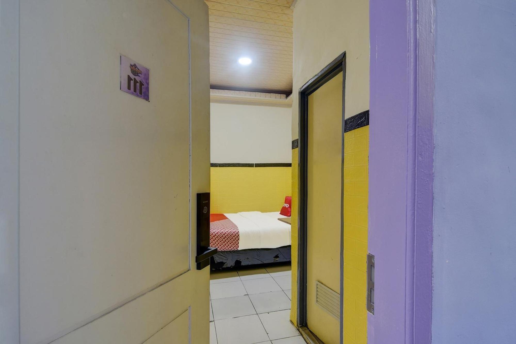 Hotel Oyo 92040 Superstar Kost Dan
