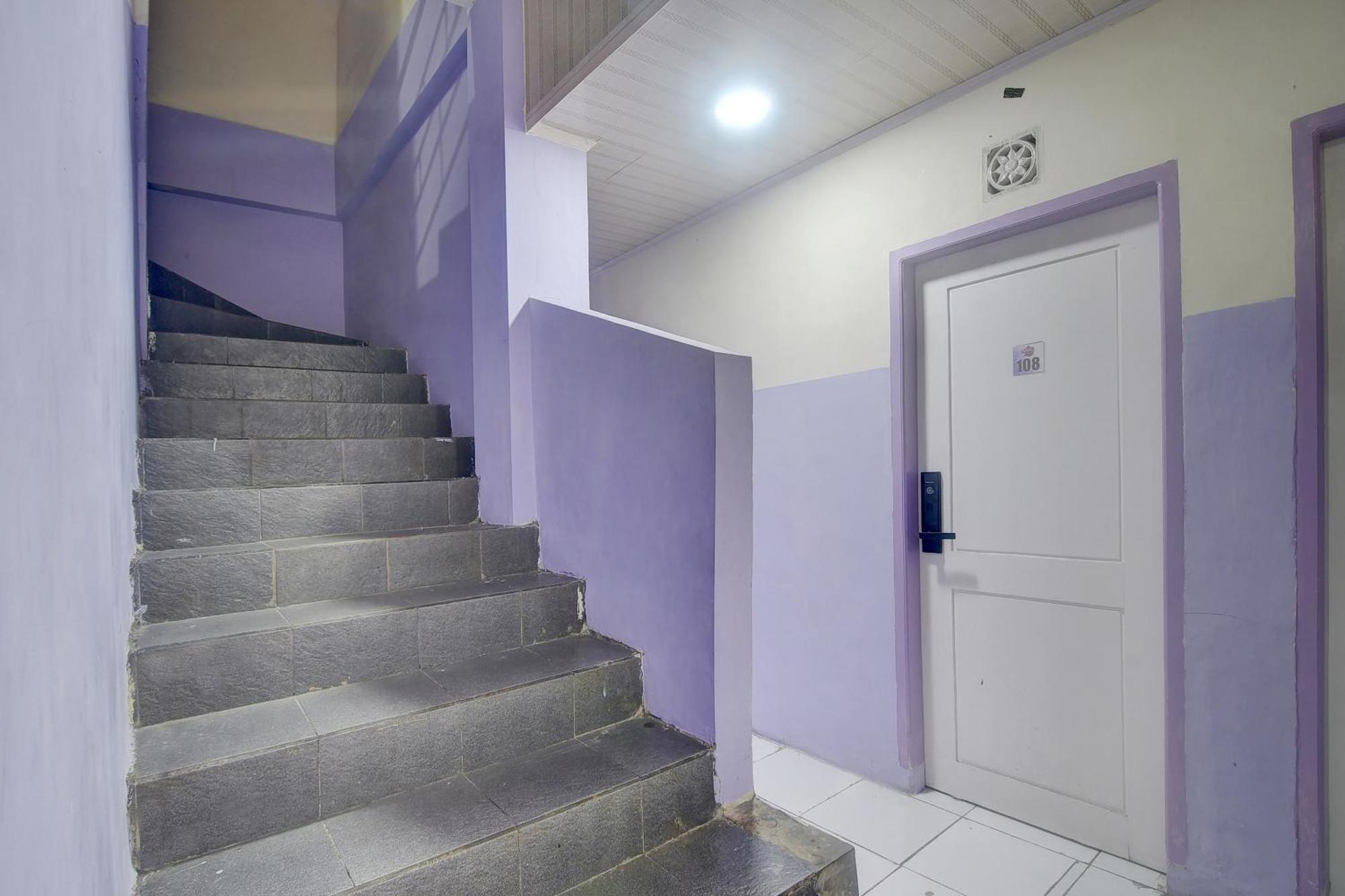 Oyo 92040 Superstar Kost Dan 2* Manado