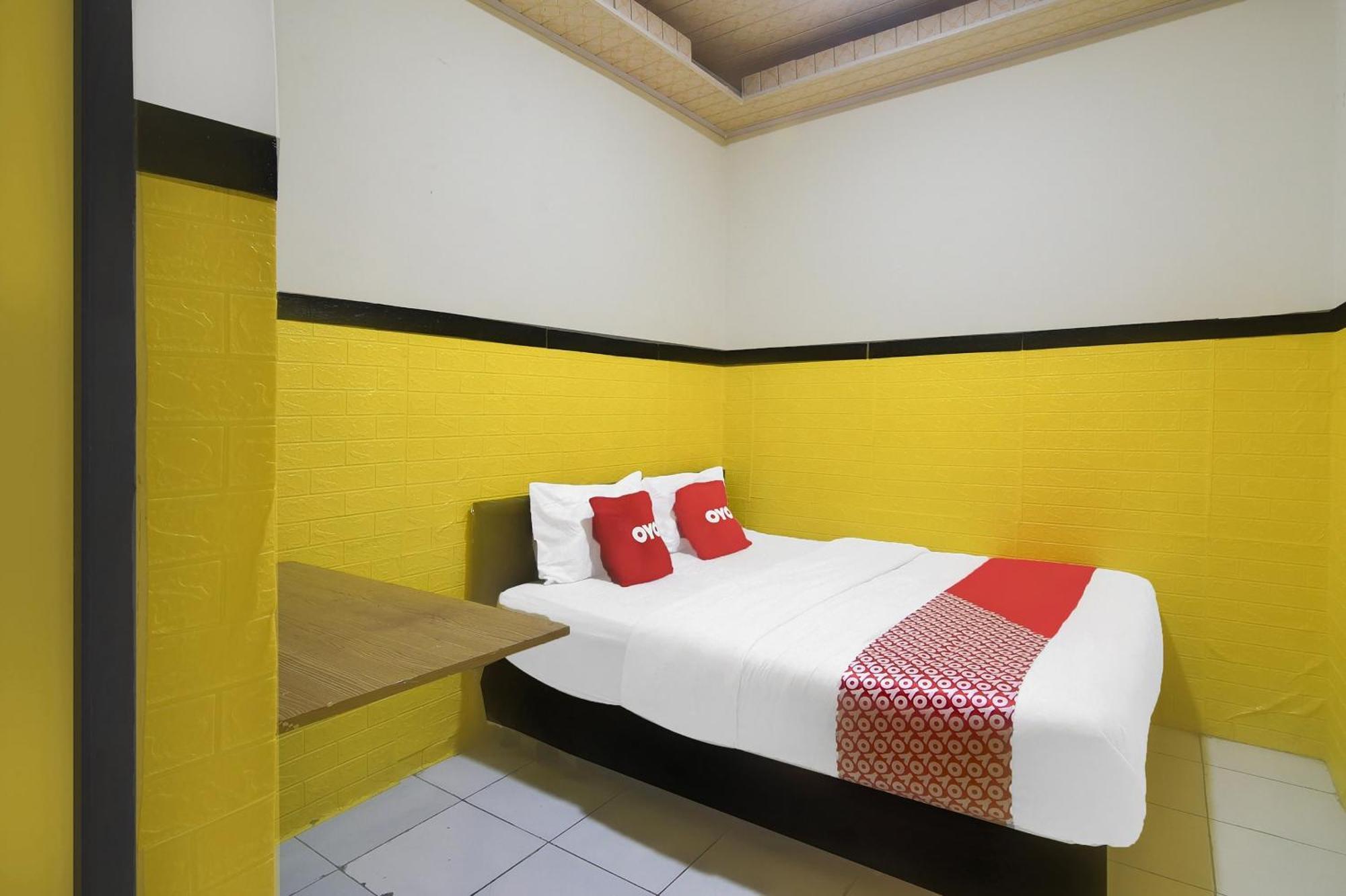 Oyo 92040 Superstar Kost Dan Hotel Manado