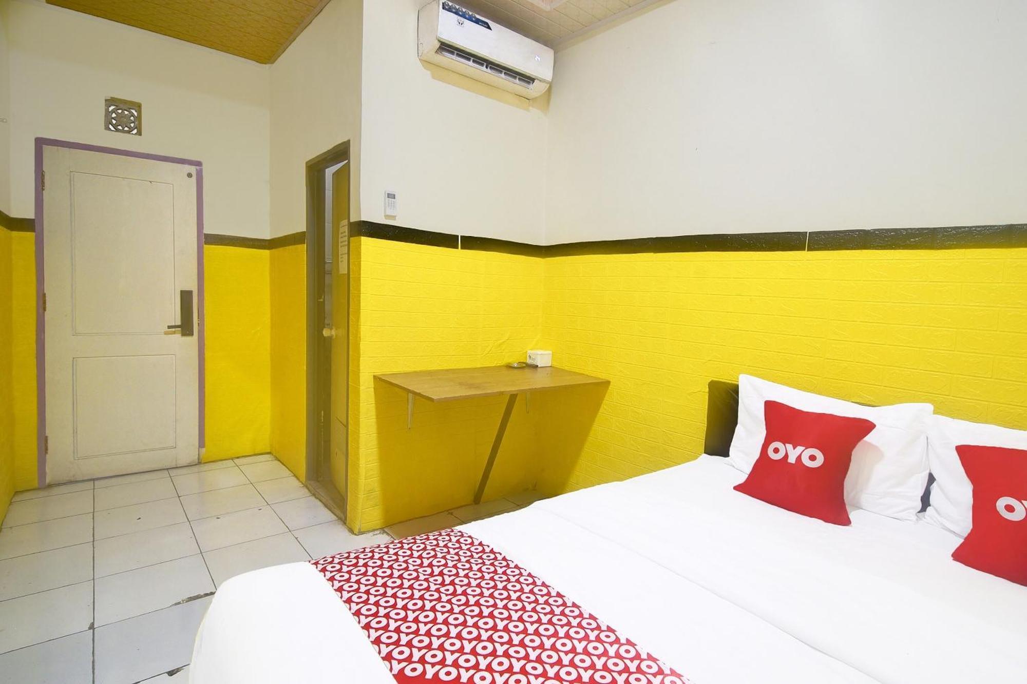 Oyo 92040 Superstar Kost Dan